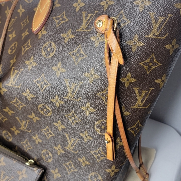 Louis Vuitton Neverfull GM Monogram Large Tote - Picture 9 of 10